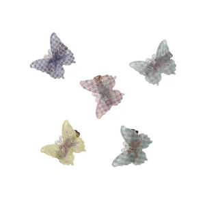 گیره دوتایی طرح شاپرک ۱، پروانه شطرنجی با لایه پلاستیک شفاف و براق، فلز مقاوم و وزن سبک، مناسب استایل‌های شاد و فانتزی.